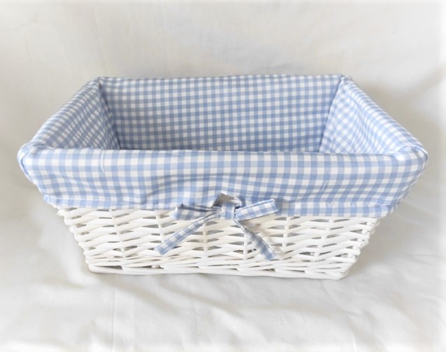 Panier rectangulaire en saule blanc avec doublure à carreaux bleus et blancs  12" x 8½" x 5½"